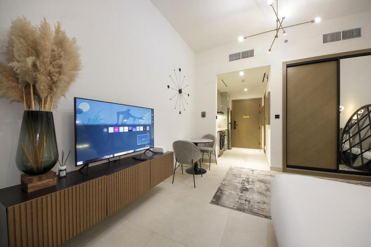 Chic Binghatti Canal Business Bay Apartment *